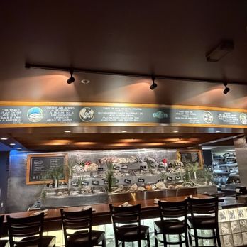 Elliott's Oyster House - Fresh fish area too - Seafood Near Me - Seattle, Washington Elliott's Oyster House - Fresh fish area too - Seafood Near Me - Seattle, Washington