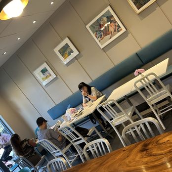 Bogart's Cafe - Breakfast & Brunch Near Me - Honolulu, Hawaii