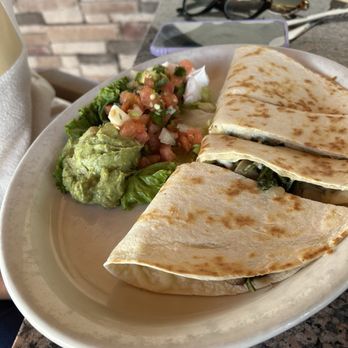 Jardin Corona - Spinach and mushroom quesadilla - Tex-Mex Near Me - Austin, Texas Jardin Corona - Spinach and mushroom quesadilla - Tex-Mex Near Me - Austin, Texas