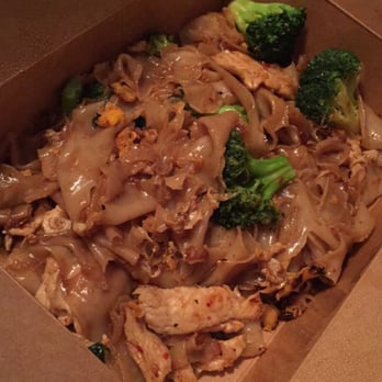 Sawatdee Thai Cuisine - Chicken Pad See Ew - Thai Near Me - Sherwood, Oregon Sawatdee Thai Cuisine - Chicken Pad See Ew - Thai Near Me - Sherwood, Oregon