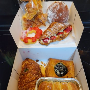 Paris Baguette - Assorted Pastries - Bakeries Near Me - Cincinnati, Ohio Paris Baguette - Assorted Pastries - Bakeries Near Me - Cincinnati, Ohio