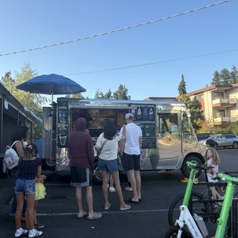 Ridgecrest Public House - Icecream truck outside - Beer Bar Near Me - Shoreline, Washington Ridgecrest Public House - Icecream truck outside - Beer Bar Near Me - Shoreline, Washington