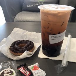 Donut & Thai Tea