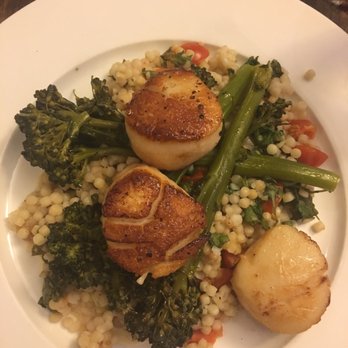 Dockside Grill - Scallops with couscous and broccoli. Smoky and delicious scallops, lightly seasoned couscous. - New American Near Me - Falmouth, Maine Dockside Grill - Scallops with couscous and broccoli. Smoky and delicious scallops, lightly seasoned couscous. - New American Near Me - Falmouth, Maine
