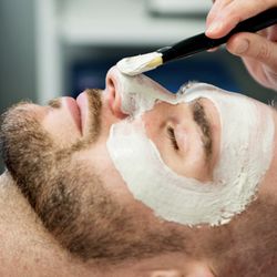 Zen Touch Spa - Gentlemen's Facial
Men, decrease your chance of sun damage. Cleanse and exfoliate your skin to reduce your pore size.