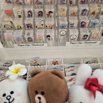 Miyako & Co - We have a large paper clip like this at home... we need more! - Pop-up Shops Near Me - Honolulu, Hawaii Miyako & Co - We have a large paper clip like this at home... we need more! - Pop-up Shops Near Me - Honolulu, Hawaii