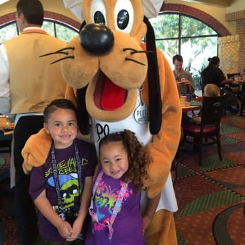 Goofy's Kitchen - American Near Me - Anaheim, California