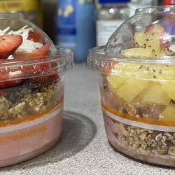 What a BAHAMA MAMA™ BOWL is supposed to look like on the left, and the bowl I received from the Cockeysville location on the right.