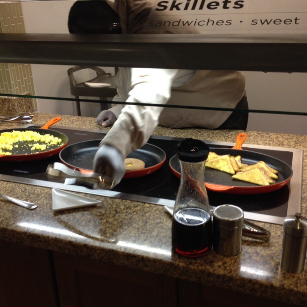 Hyatt Place Charlottesville - Breakfast area - Hotels Near Me - Charlottesville, Virginia