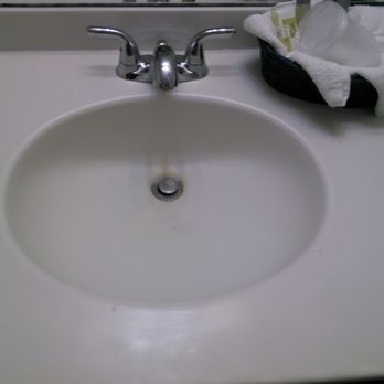 Colonial Manor Motel - Cool. The sink and countertop are from the same material. Wht can't they do that for the home? - Hotels Near Me - Bryan, Ohio