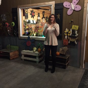 Bluff Lake Catfish Farm - Out front - little store in the waiting area - Seafood Near Me - Maquoketa, Iowa