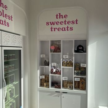 Bombshell Treat Bar - Ice Cream & Frozen Yogurt Near Me - Berkley, Michigan