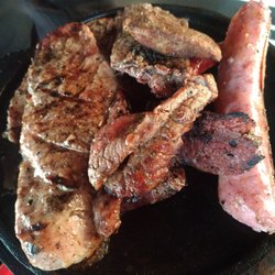 El Rescoldo - Variedad de carne asada que te sirven para que posteriormente pidas la que te gustó más.