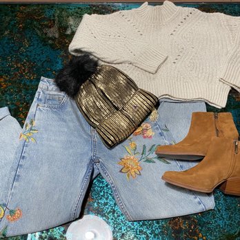 El Dorado - Outfit styled by our manager - Thrift Stores Near Me - Chicago, Illinois El Dorado - Outfit styled by our manager - Thrift Stores Near Me - Chicago, Illinois