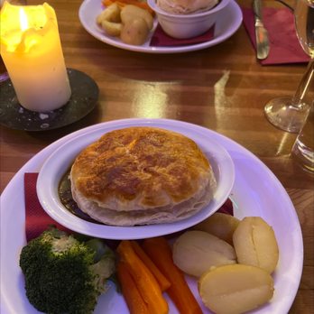 Hootananny - Traditional Steak & Ale Pie - Music Venues Near Me - Inverness, HLD