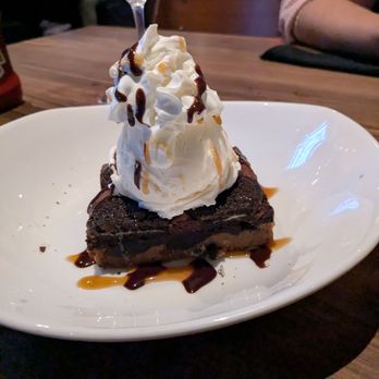 Yard House - Brownie dessert - New American Near Me - Henderson, Nevada