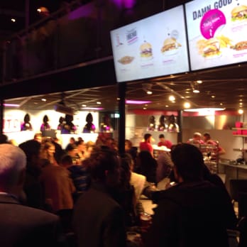 Burger Bitch - Grote drukte met voetbal en evenement - American Near Me - Amsterdam, New Hampshire Burger Bitch - Grote drukte met voetbal en evenement - American Near Me - Amsterdam, New Hampshire