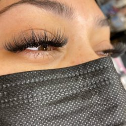 The Lux Lash Lounge - Natural light hybrids