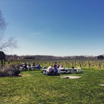 Bedell Cellars - Pack a picnic and grab a few bottles of rosé for a lovely afternoon at Bedell - Wineries Near Me - Cutchogue, New York