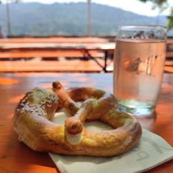 Kastaniengarten - Brezel (1,50 €) & Weinschorle (4,50 €)