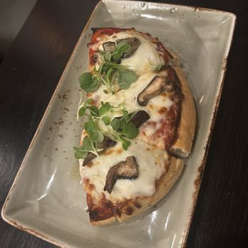 Artango Bar & Steakhouse - Argentinian mushroom truffle pizza - Argentine Near Me - Chicago, Illinois