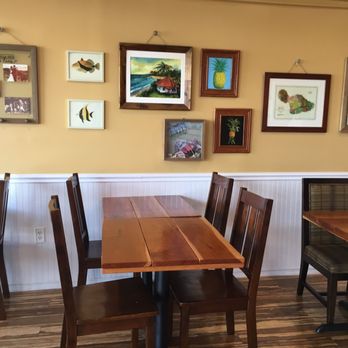 Maui Pie - Quaint sitting area - Bakeries Near Me - Kihei, Hawaii