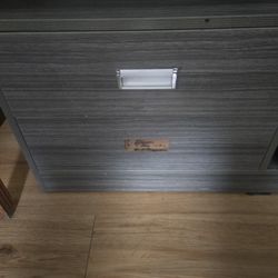 Econo Lodge Charlotte Airport Area - Broken cabinet