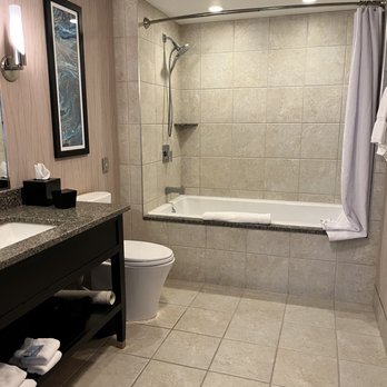Voco The Tiger - Soaker tub! Bring your own bath salts... - Hotels Near Me - Columbia, Missouri Voco The Tiger - Soaker tub! Bring your own bath salts... - Hotels Near Me - Columbia, Missouri