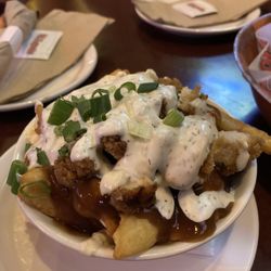 St. Louis Bar & Grill - St Louis Wings Poutine