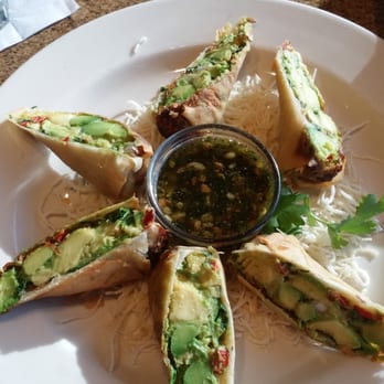Elixor - Avocado spring rolls entre - Italian Near Me - Laval, Quebec