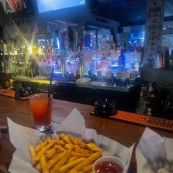 CD's Pub & Grill - Bar and food