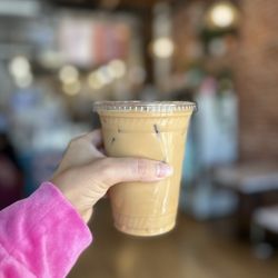 Recreational Coffee - Iced vanilla latte with oat milk