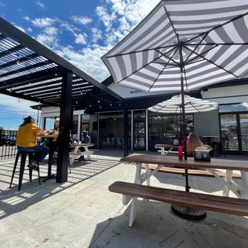 302 Wheaton - Outdoor seating - Burgers Near Me - Wheaton, Illinois 302 Wheaton - Outdoor seating - Burgers Near Me - Wheaton, Illinois