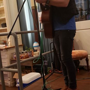 CatsEye - Good looking dude playing his heart out! - Wine Bars Near Me - Ottawa, Illinois