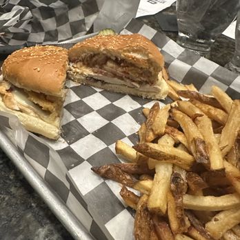 Sisu Beer - BBQ burger with chicken - Brewpubs Near Me - Seaside, Oregon Sisu Beer - BBQ burger with chicken - Brewpubs Near Me - Seaside, Oregon