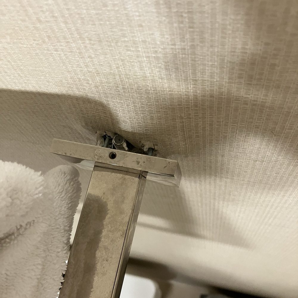 Cupertino Hotel - Towel rack - Hotels Near Me - Cupertino, California