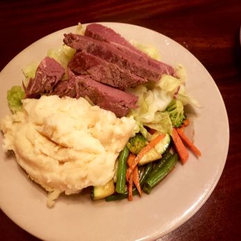 Murphy's Bar & Grill - Corned beef and Cabbage - Irish Pub Near Me - Honolulu, Hawaii Murphy's Bar & Grill - Corned beef and Cabbage - Irish Pub Near Me - Honolulu, Hawaii