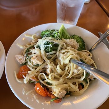 Perfect Pear Bistro - Half Lemon Garlic Linguini with Chicken - New American Near Me - Tempe, Arizona Perfect Pear Bistro - Half Lemon Garlic Linguini with Chicken - New American Near Me - Tempe, Arizona