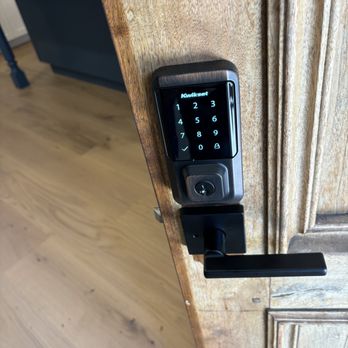 Star Mobile Locksmith - Installation and setup of Touchscreen lock with Wifi - Keys & Locksmiths Near Me - Marina, California