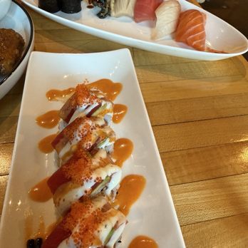 Yopparai - Sunset Roll - Sushi Bars Near Me - Seattle, Washington