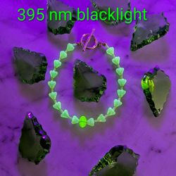Non uranium green glass