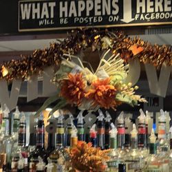 The Willows Bar & Grill - Bar area