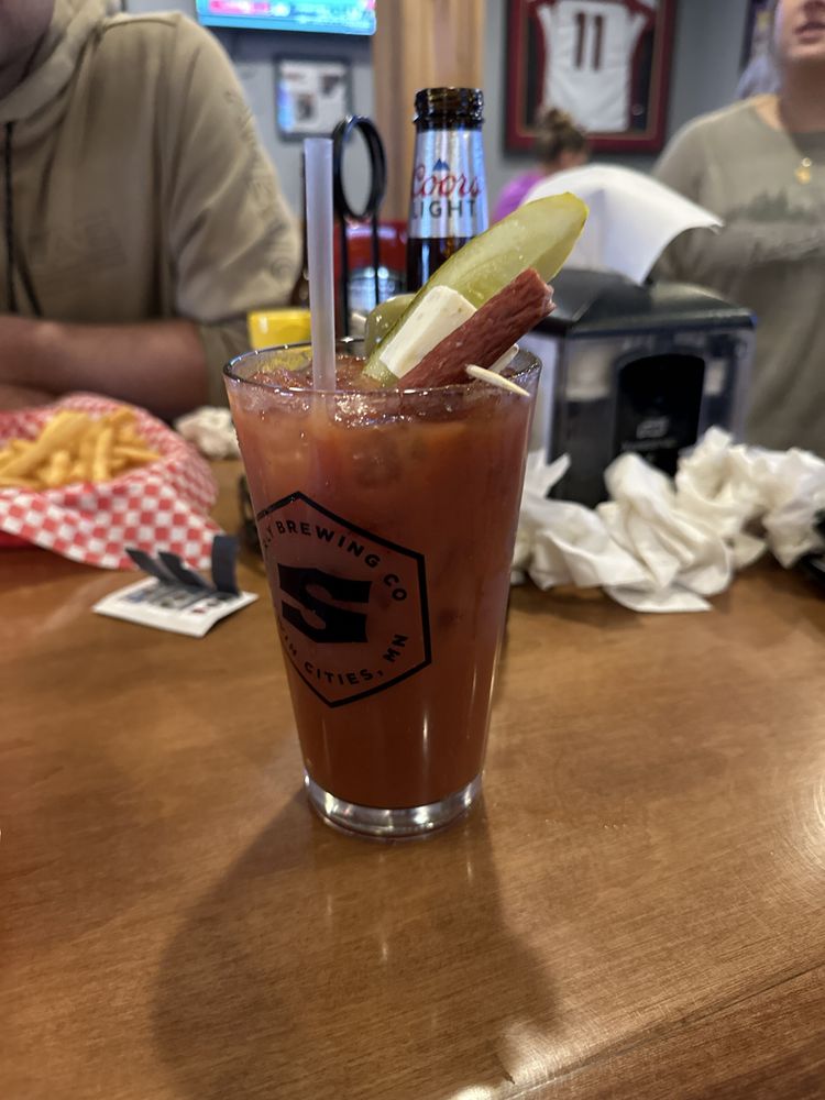 SPORTS HUB BAR & GRILL Updated October 2024 25 N Walnut St, La