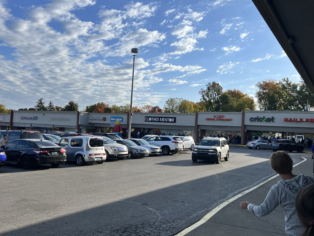 BRICKS AND MINIFIGS Updated September 2024 2220 Nicholasville Rd