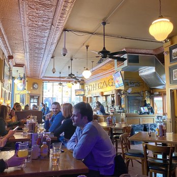 Sheffield's Wine & Beer Garden - Atmosphere - Bars Near Me - Chicago, Illinois Sheffield's Wine & Beer Garden - Atmosphere - Bars Near Me - Chicago, Illinois