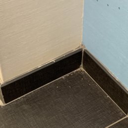 Floor dirty. Floor dirty.