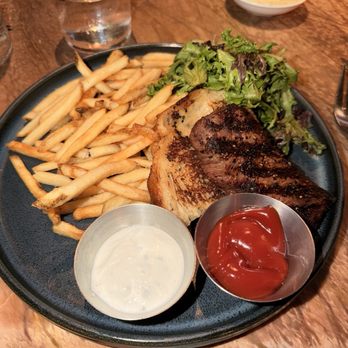Earls Kitchen + Bar - 4 oz Steak Frites - Cocktail Bars Near Me - Honolulu, Hawaii Earls Kitchen + Bar - 4 oz Steak Frites - Cocktail Bars Near Me - Honolulu, Hawaii