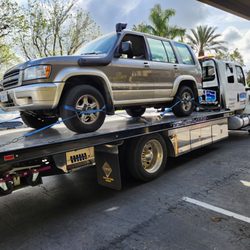 Vaca's Towing - Here's my 4x4 truck that vacas towing here in moreno Valley helped me with
