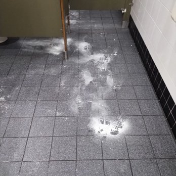 Applebee's Grill + Bar - Scouring powder, maybe? - American Near Me - Auburn Hills, Michigan