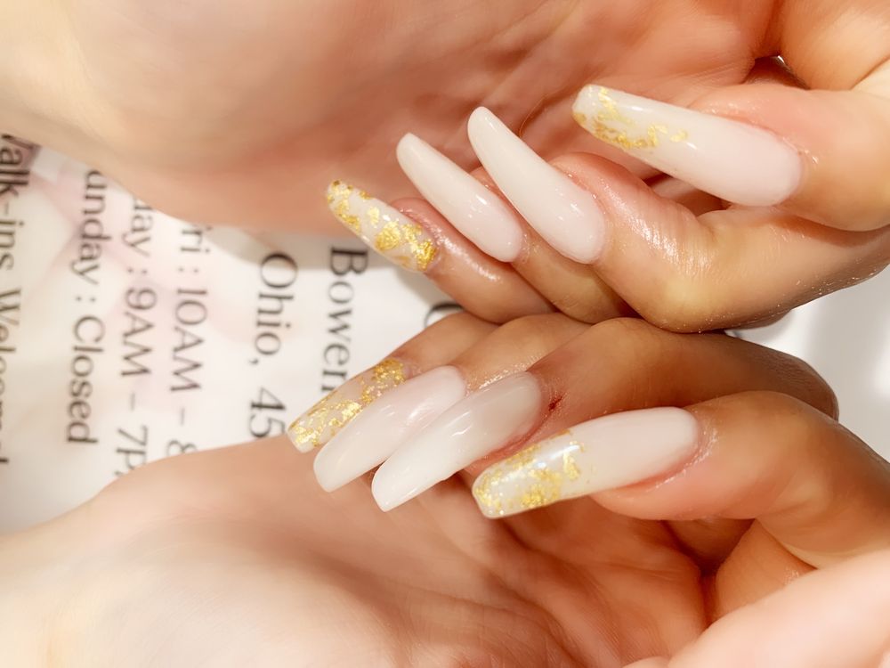 Amour Nails Logo